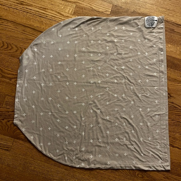 Parker Baby Co Nursing/Car Seat Cover - Picture 3 of 4